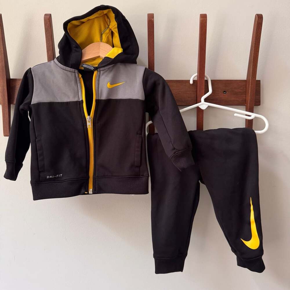 Nike Dri-FIT Baby Boy Full-Zip Hoodie and Jogger Tracksuit Set 18M